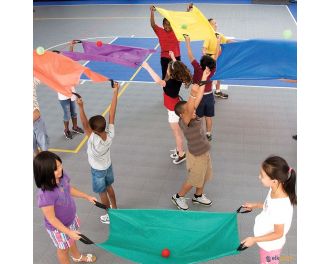 Jugamos con el paracaídas - Centro de Educación Infantil Luna en Zaragoza