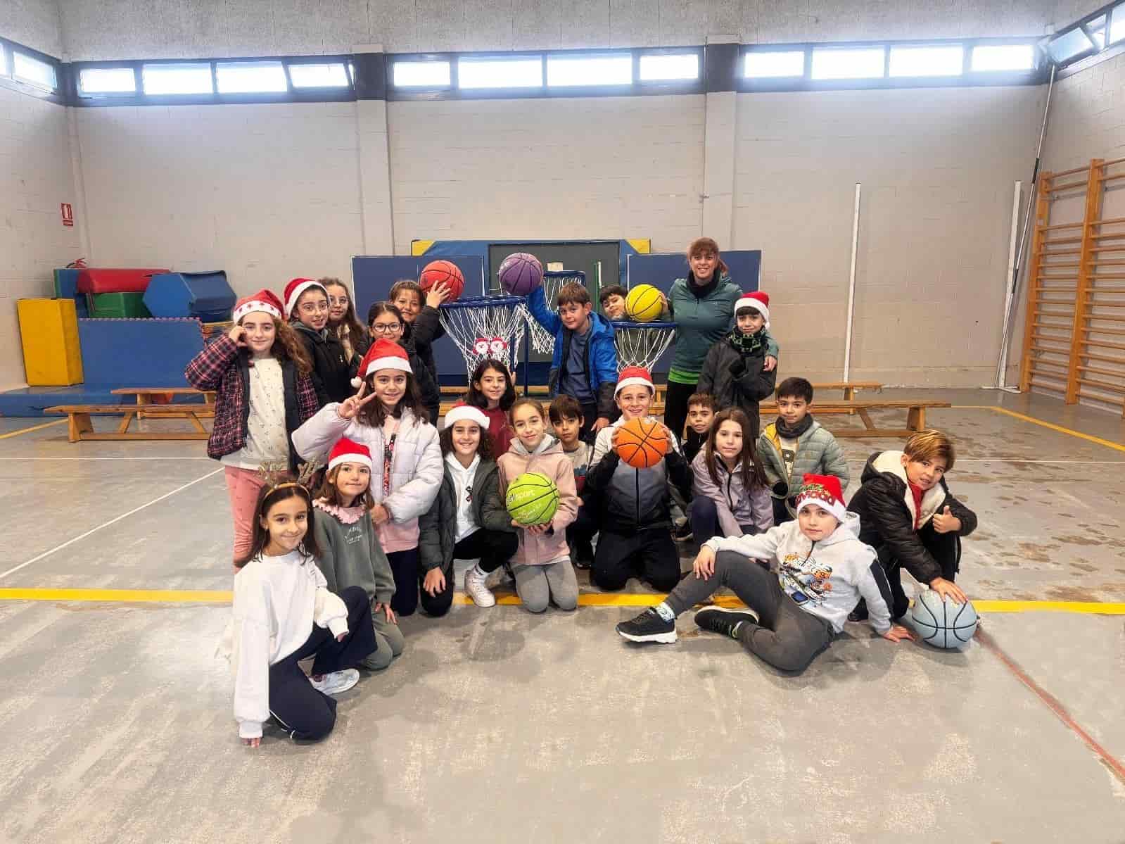 Grupo de alumnos en clase de Educación Física